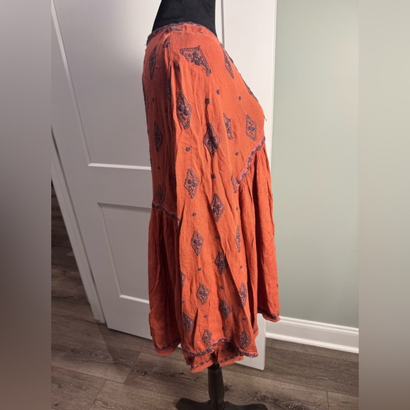 Free People Diamond Embroidered Tunic Top Cinnamon cut out back bell sleeve - Picture 4 of 10